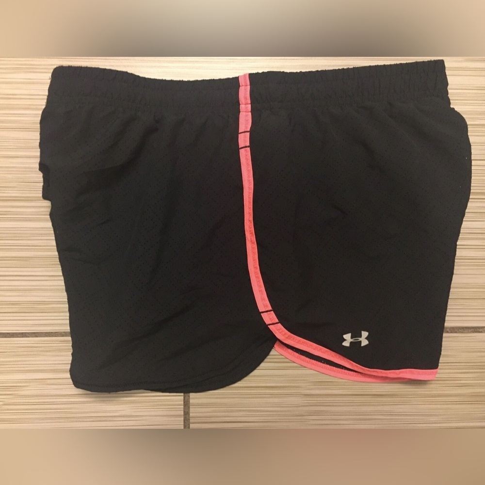 Women’s Mesh Black Under Armour Activewear Shorts. - Picture 3 of 3